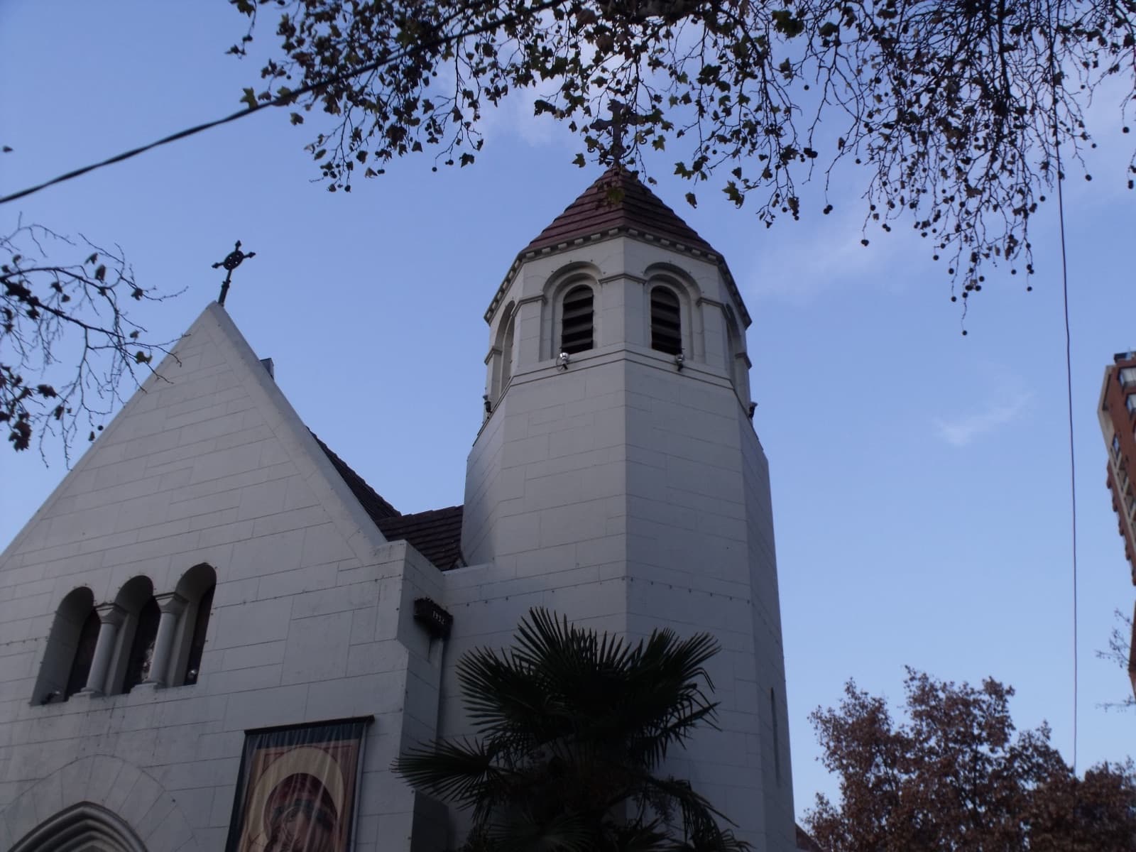 La Iglesia Ortodoxa de la Santísima Virgen María en la avenida Pedro de Valdivia, Providencia